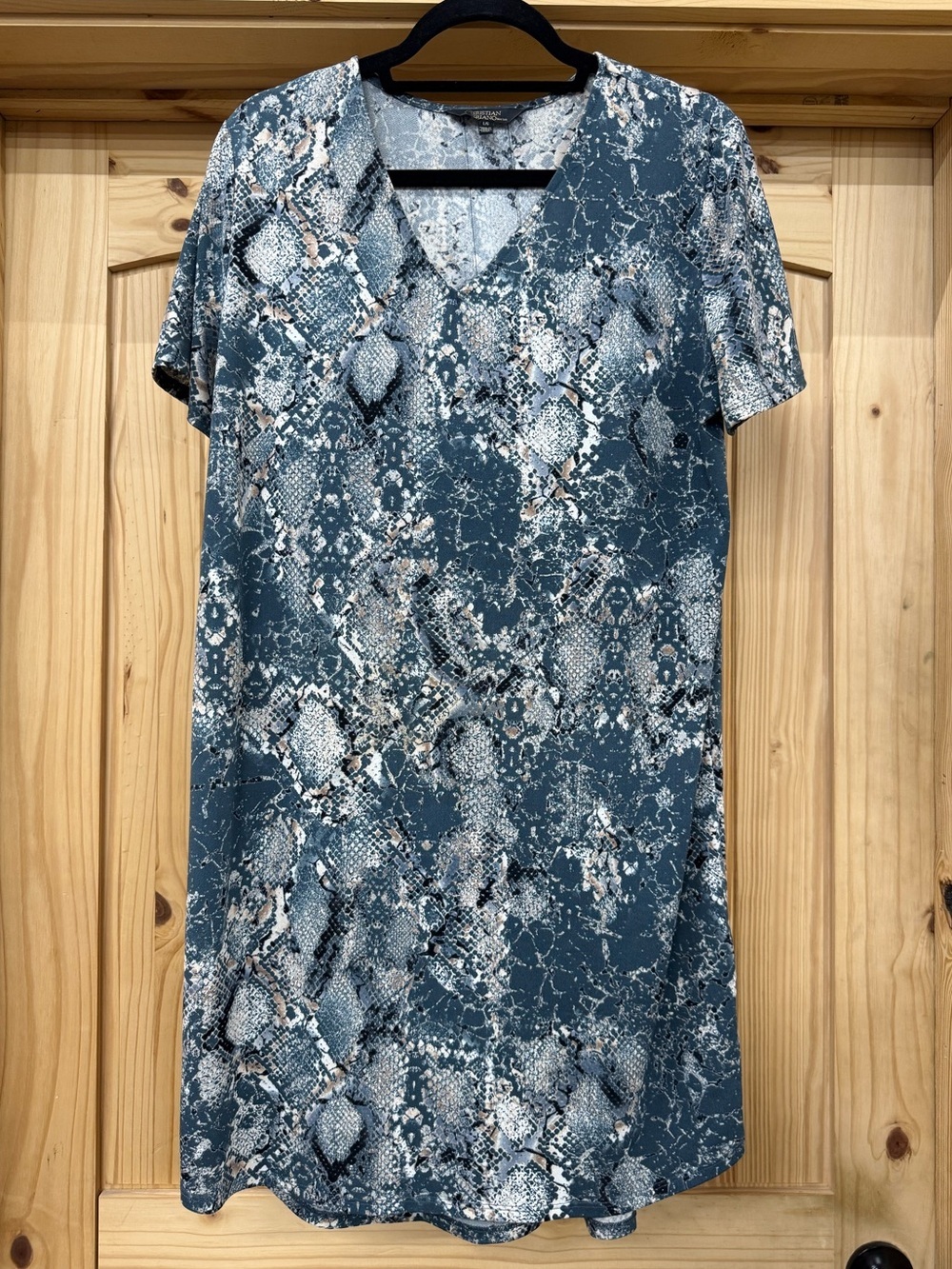 Christian Siriano Snakeskin Print V-Neck Short Sleeve Dress; Large